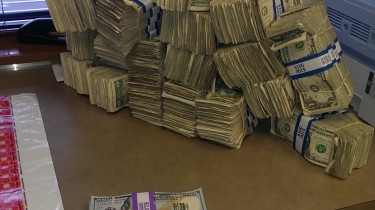 10 Thousand in Hundreds Versus Singles