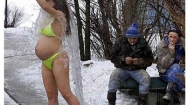 Barefoot and Pregnant Woman Takes the Ice Bucket Challenge in Russia