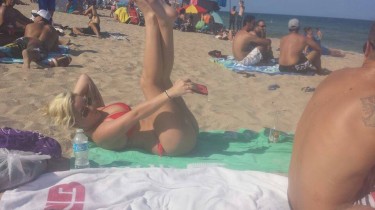 How to Properly Take a Selfie of Your Camel Toe in a Bikini