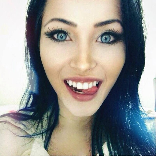 Seriously, nobody does selfies better than Claudia Alende!
