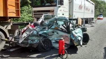 Extraordinary Crash in Belgium Three Lane Jump