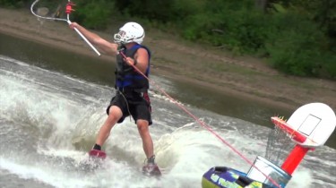 skarping is water skiing and carp hunting